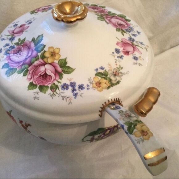 Wedgwood Bone China Covered Vegetable Serving Bowl Dish matching spoon MINT - Picture 1 of 9